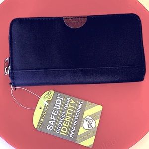 Travelon wallet